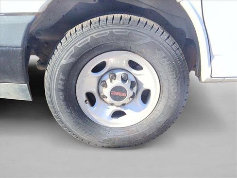 Used 2021 GMC Savana 3500 Extended image 21