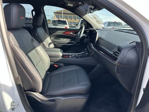 Used 2025 Chevrolet Traverse Z71 w/ Driver Confidence Package image 17