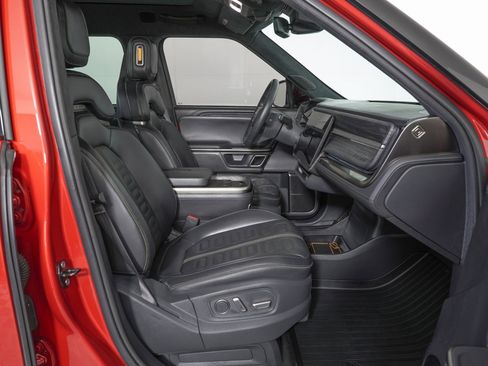 Used 2022 Rivian R1T Adventure image 10