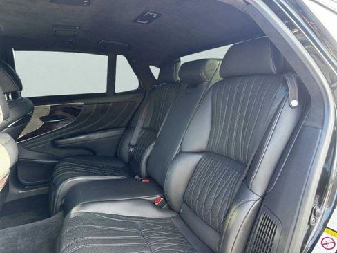 Used 2018 Lexus LS 500h w/ Luxury Package RWD image 31
