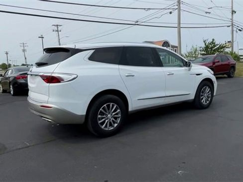 Used 2022 Buick Enclave Essence image 8