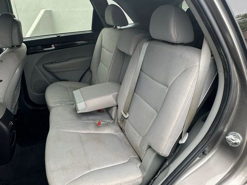 Used 2015 Kia Sorento LX image 10