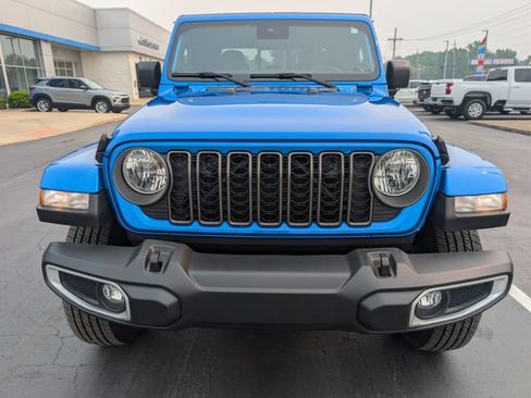 Used 2024 Jeep Gladiator Sport w/ Dual Top Group AWD/4WD image 8
