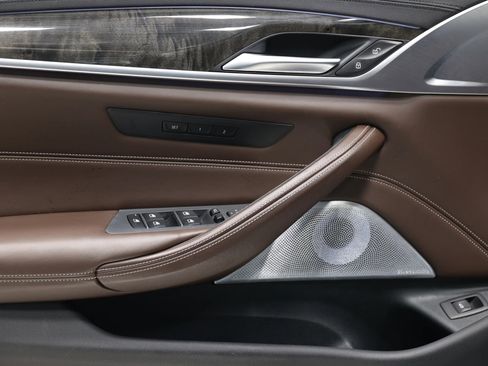 Used 2018 BMW M550i xDrive image 12