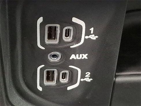 Used 2024 RAM 2500 Tradesman w/ Chrome Appearance Group image 25