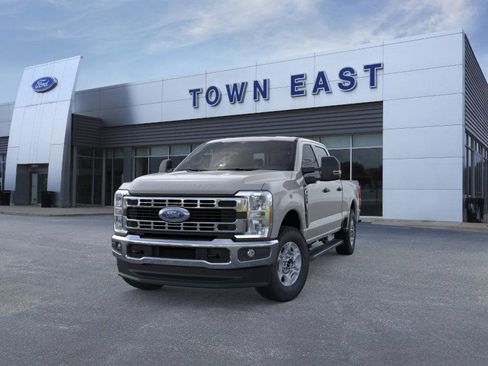 New 2026 Ford F250 XLT w/ FX4 Off-Road Package image 2