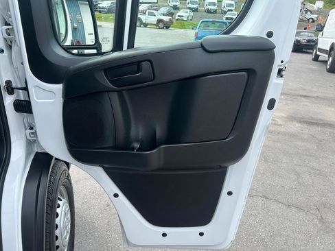 Used 2025 RAM ProMaster 2500 w/ U-Haul Equipment Group FWD image 16