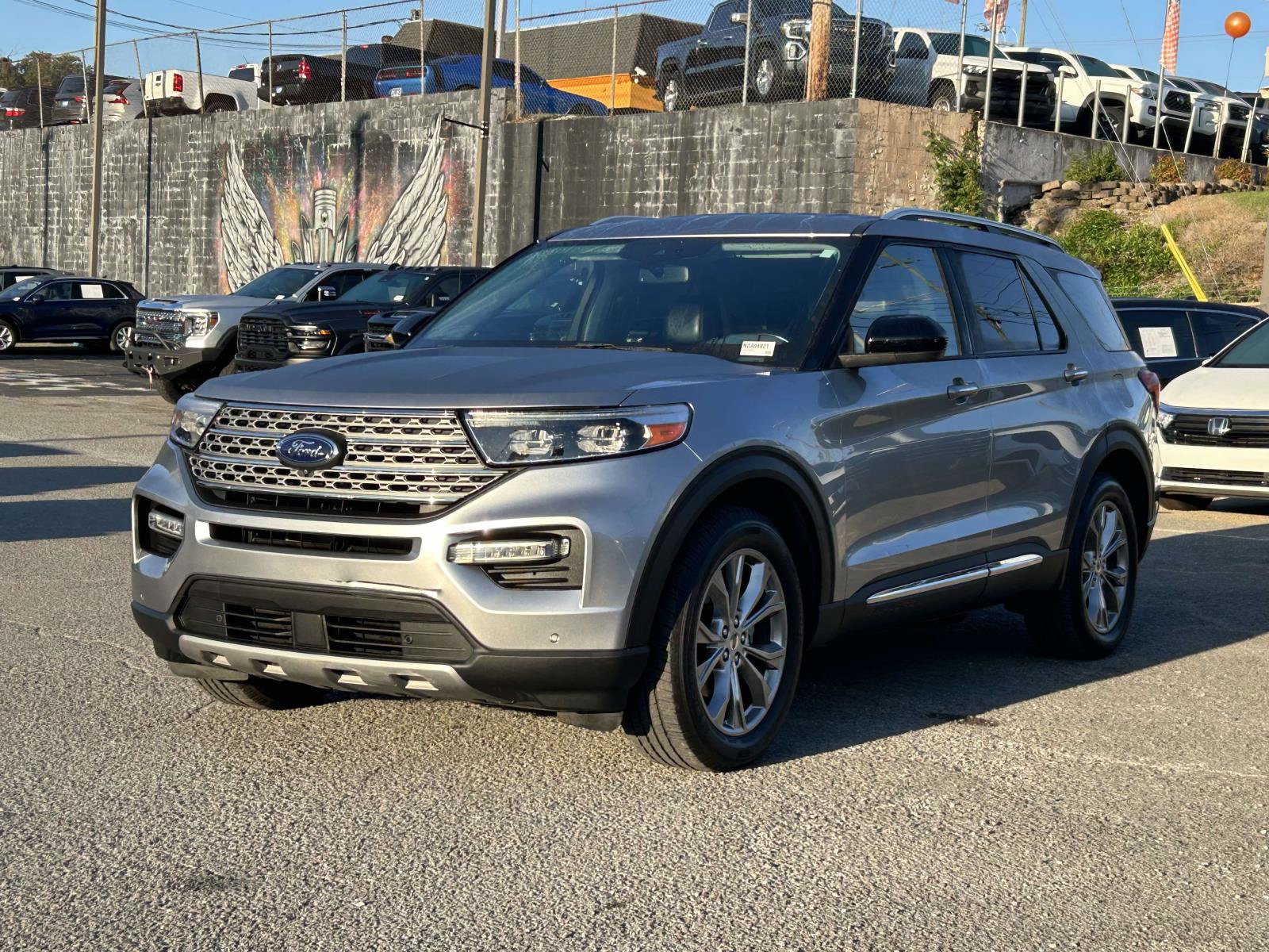 Used 2022 Ford Explorer Limited AWD/4WD image 3