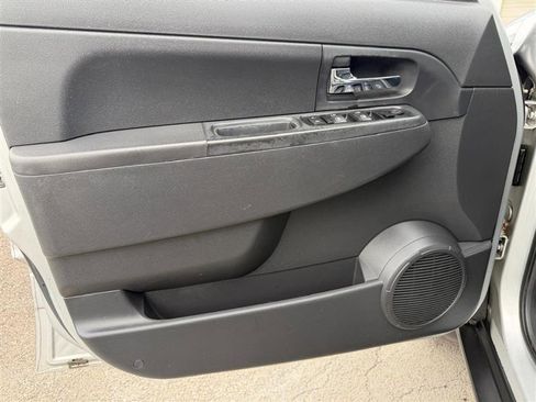 Used 2012 Jeep Liberty Sport image 23