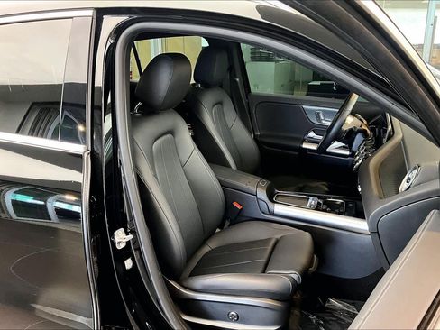 Used 2025 Mercedes-Benz GLA 250 image 10