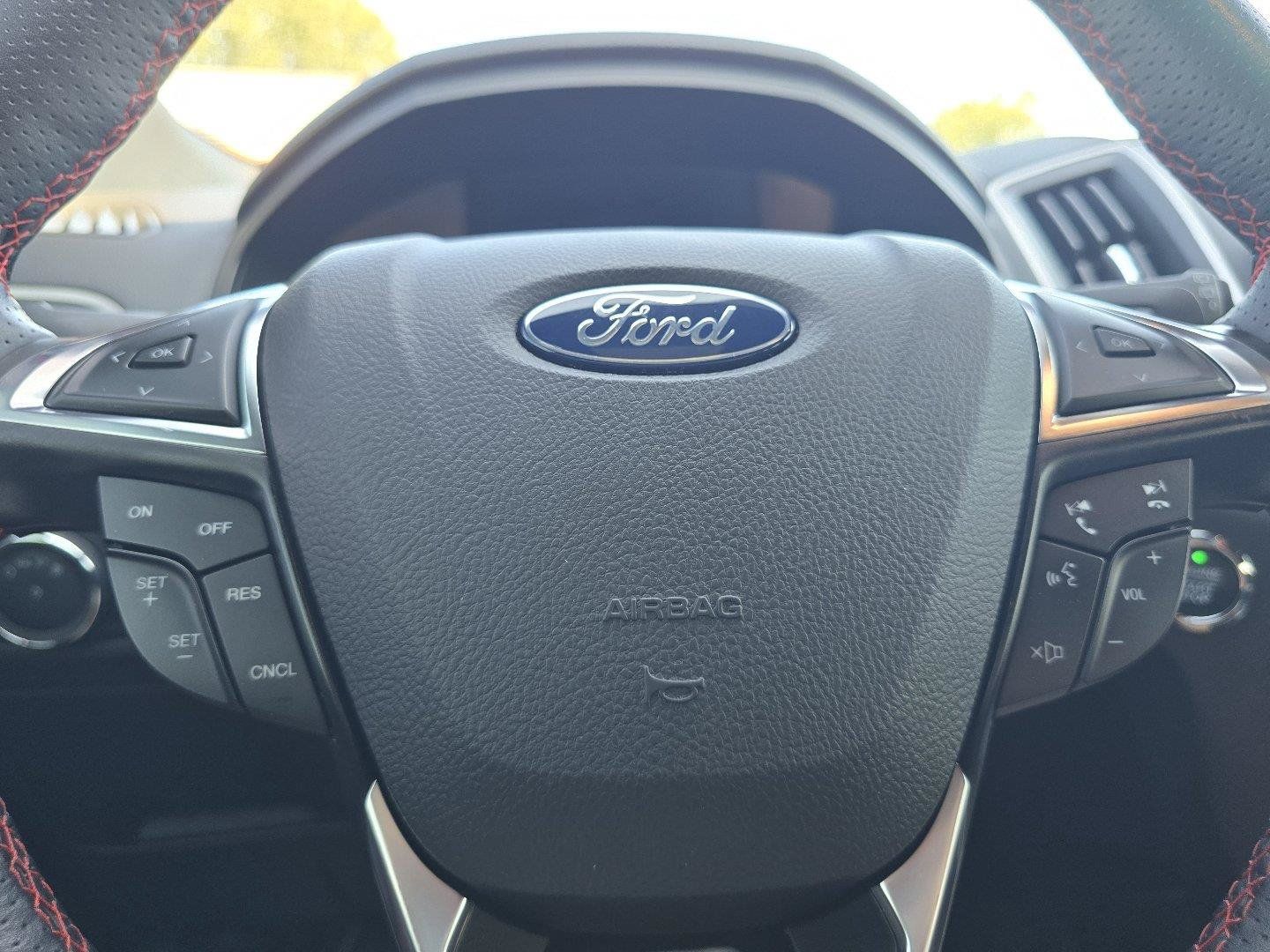 Used 2024 Ford Edge ST-Line w/ Class II Trailer Tow Package AWD/4WD image 22