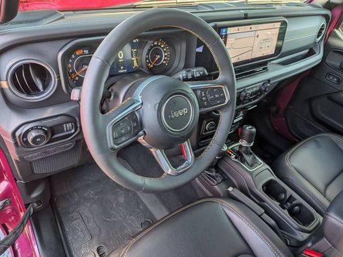 Used 2024 Jeep Wrangler Unlimited Sahara w/ Technology Group AWD/4WD image 11