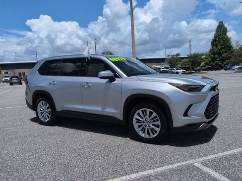 Used 2024 Toyota Grand Highlander AWD image 2