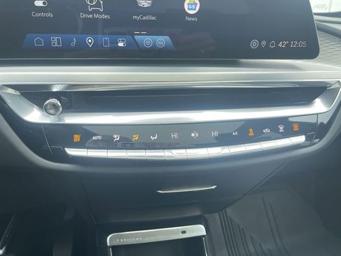 Certified 2024 Cadillac Lyriq Luxury AWD/4WD image 26