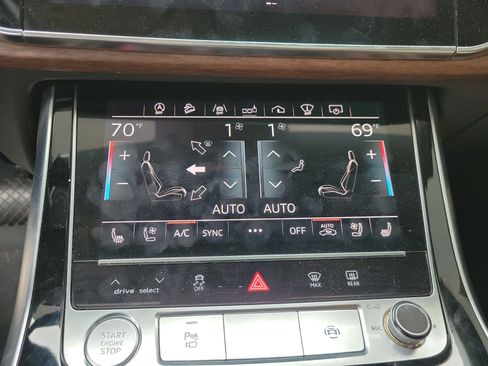 Used 2019 Audi Q8 Prestige w/ Luxury Package AWD/4WD image 17
