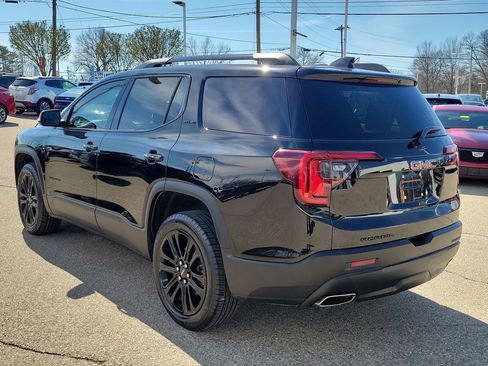 Used 2023 GMC Acadia SLE w/ Driver Convenience Package image 3