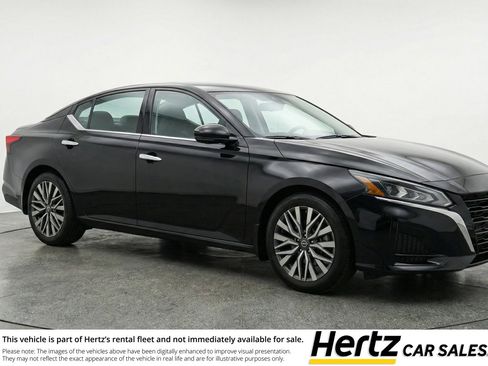 Used 2025 Nissan Altima 2.5 SV image 1