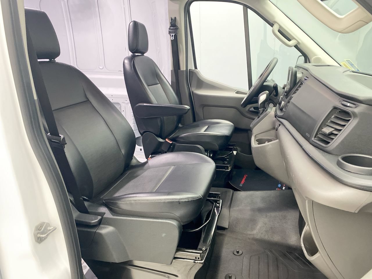 Used 2025 Ford Transit 250 148 Medium Roof Extended AWD image 22