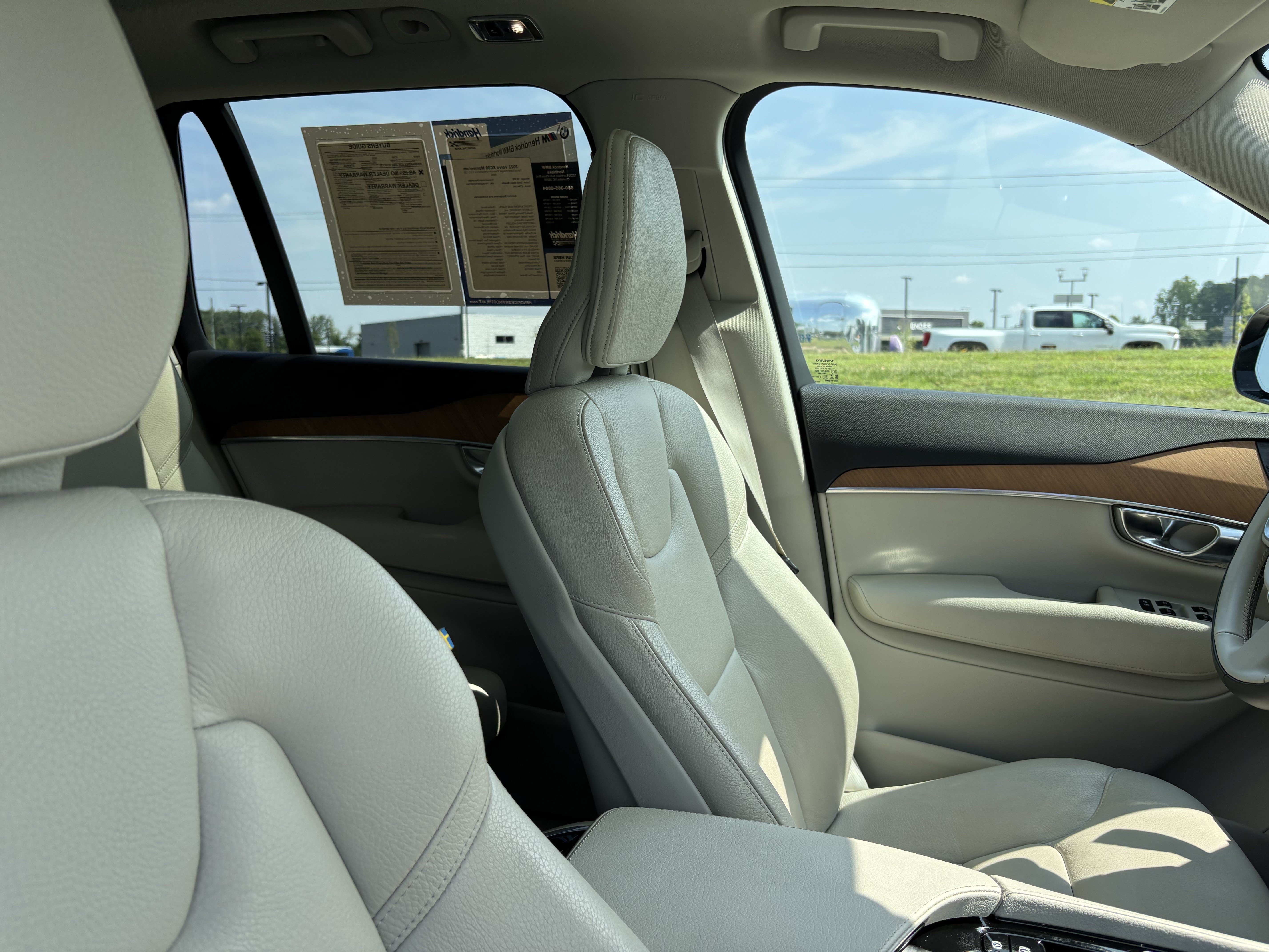 Used 2022 Volvo XC90 T6 Momentum w/ Advanced Package AWD/4WD image 35