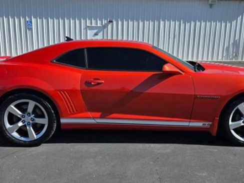 Used 2010 Chevrolet Camaro SS RWD image 6