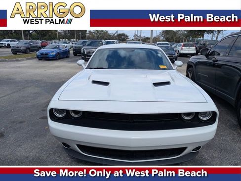 Used 2019 Dodge Challenger SXT w/ Blacktop Package image 1