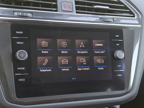 Used 2020 Volkswagen Tiguan SEL image 22