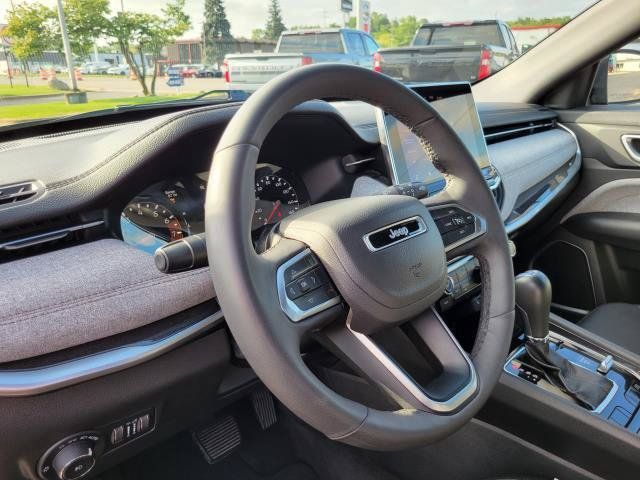 Used 2023 Jeep Compass Latitude AWD/4WD image 10