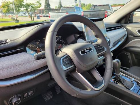 Used 2023 Jeep Compass Latitude AWD/4WD image 10