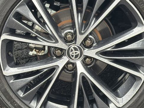 Used 2024 Toyota Prius XLE image 3