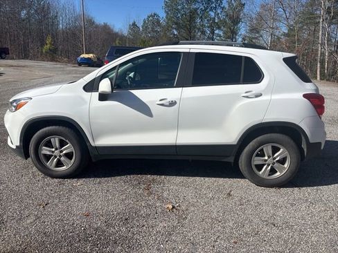 Used 2022 Chevrolet Trax LT w/ LT Convenience Package image 7