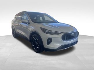 Used 2025 Ford Escape Platinum w/ Class II Trailer Tow Package video 2