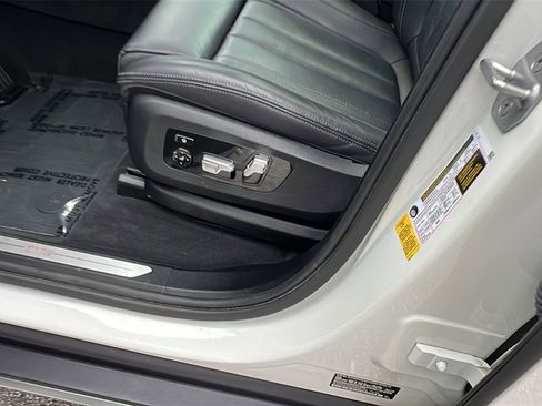 Used 2022 BMW X5 sDrive40i w/ Premium Package image 14