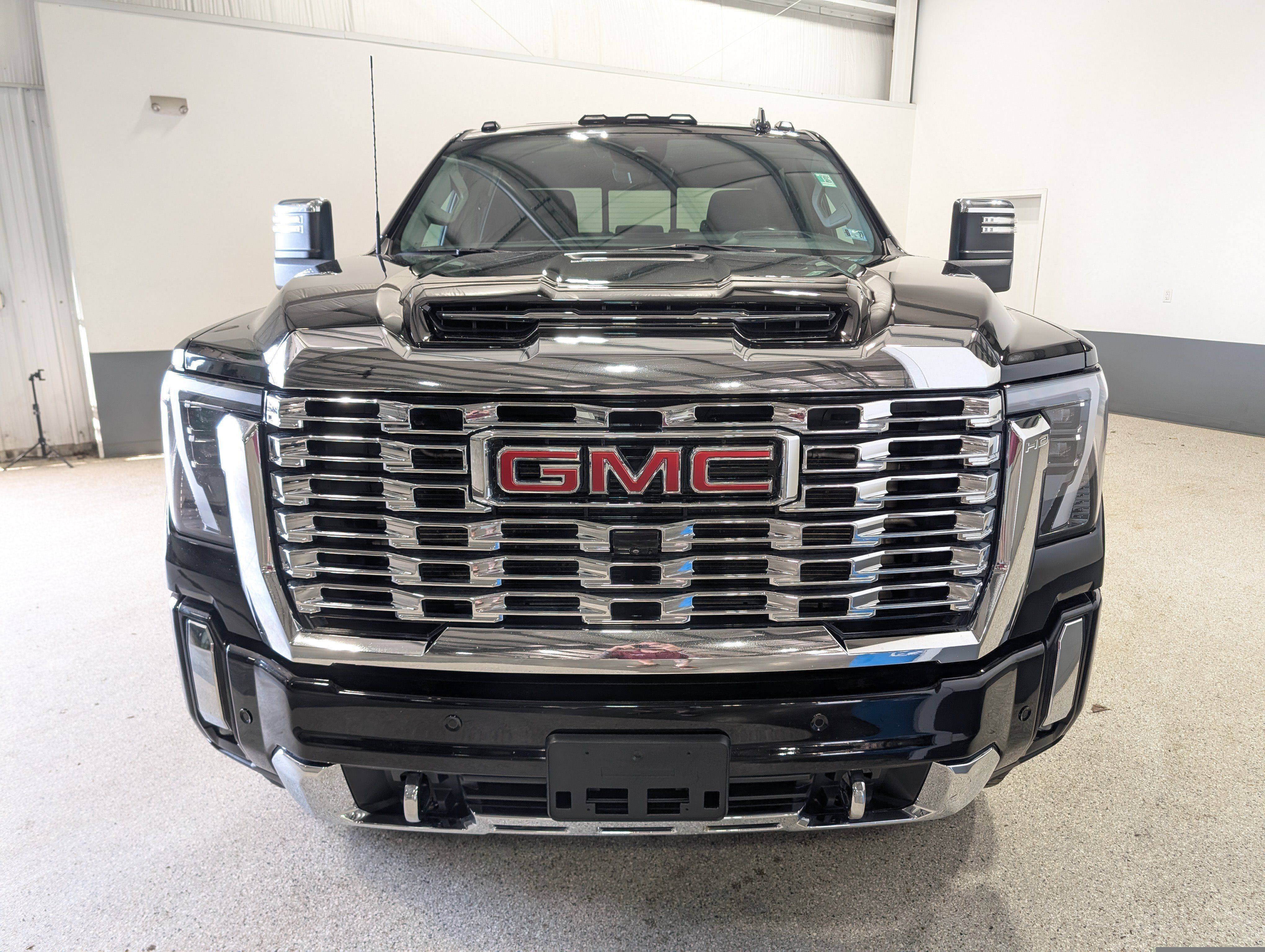 Used 2024 GMC Sierra 2500 Denali w/ Technology Package AWD/4WD image 7