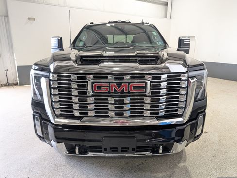 Used 2024 GMC Sierra 2500 Denali w/ Technology Package AWD/4WD image 7
