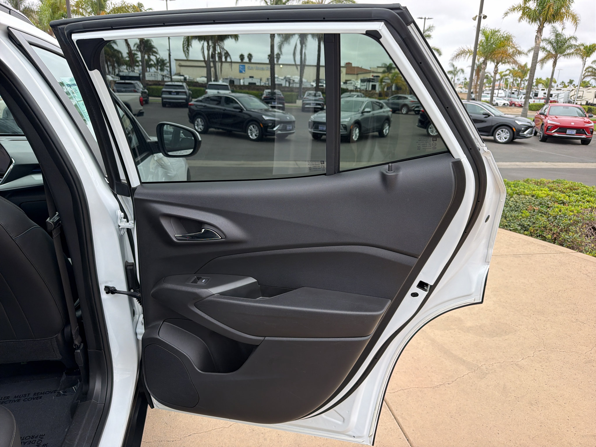 Used 2025 Chevrolet Trax LT FWD image 15