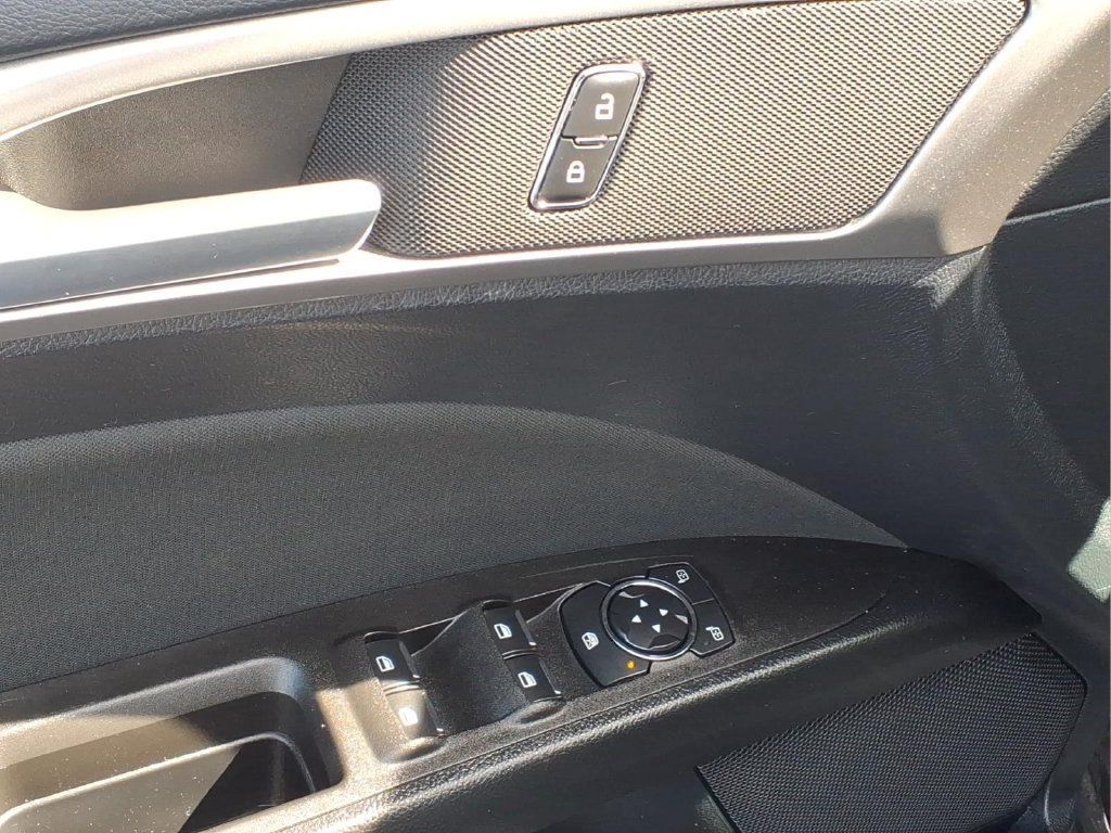 Certified 2020 Ford Fusion SE FWD image 17