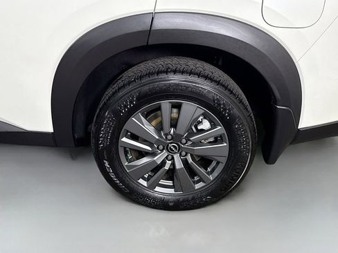Certified 2024 Nissan Pathfinder SV w/ Black Appearance Package FWD image 34