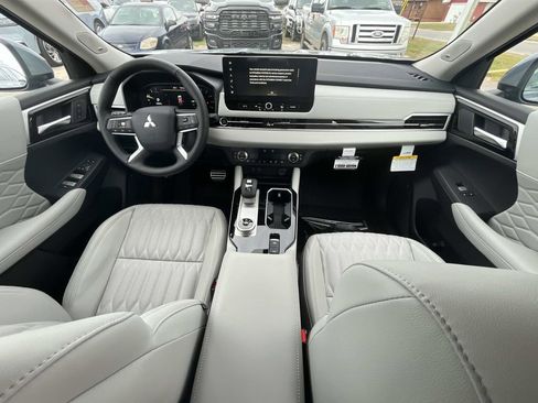New 2026 Mitsubishi Outlander SEL FWD image 18