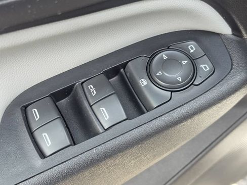 Used 2019 Chevrolet Equinox LS FWD image 19