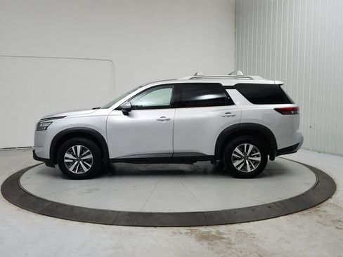 Used 2025 Nissan Pathfinder SL FWD image 5