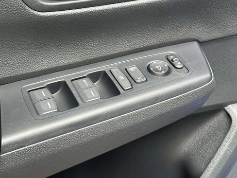 Used 2025 Honda HR-V LX image 16
