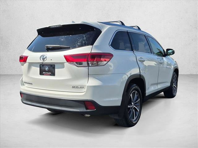 Used 2019 Toyota Highlander XLE AWD/4WD image 5