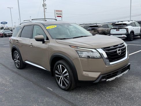 Used 2024 Nissan Pathfinder Platinum w/ Cargo Package image 2