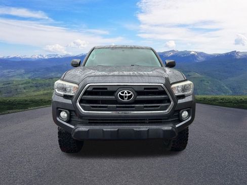 Used 2017 Toyota Tacoma SR5 w/ Tow Package AWD/4WD image 9