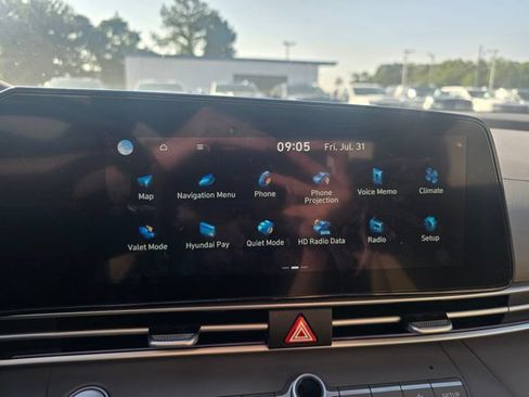 Used 2025 Hyundai Elantra SEL FWD image 19