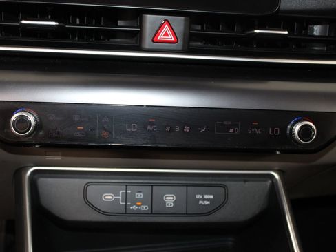 Used 2025 Kia Carnival FWD image 28