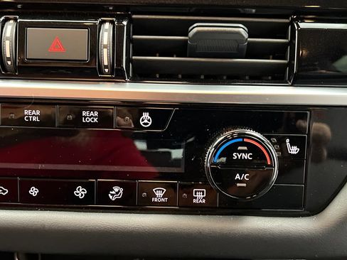 Used 2025 Nissan Pathfinder SL AWD/4WD image 57