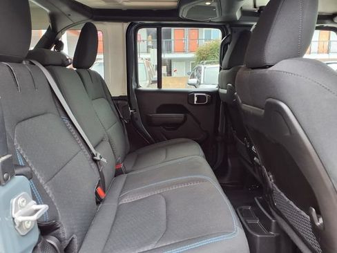 Used 2025 Jeep Wrangler Unlimited Rubicon 4xe w/ Convenience Group AWD/4WD image 24