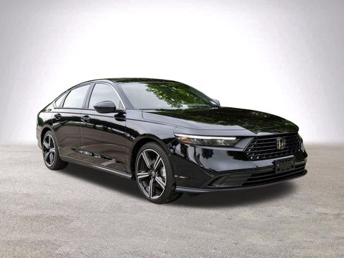 Used 2025 Honda Accord Sport image 2