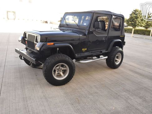 Used 1993 Jeep Wrangler 4WD image 2